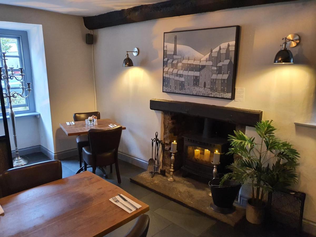 Dragon Inn Crickhowell Exterior photo
