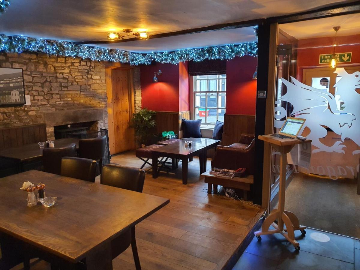 Dragon Inn Crickhowell Exterior photo