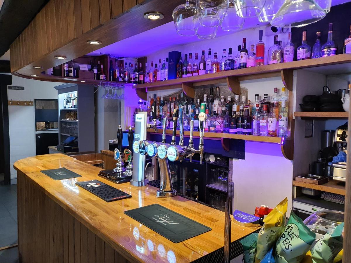 Dragon Inn Crickhowell Exterior photo