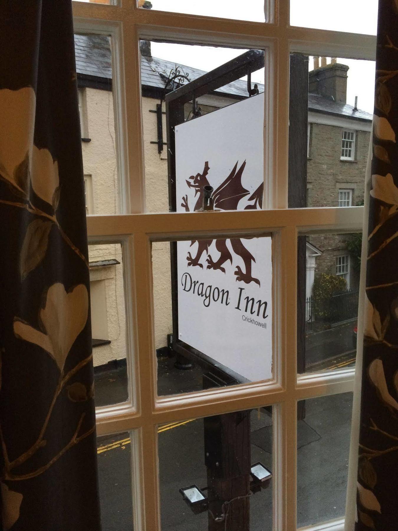 Dragon Inn Crickhowell Exterior photo