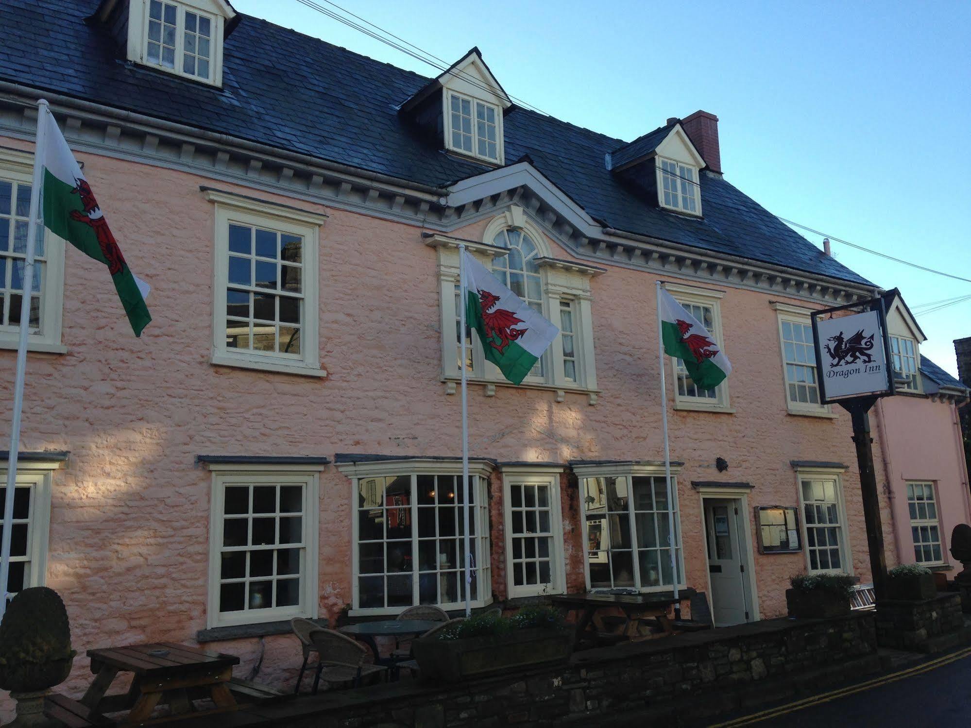 Dragon Inn Crickhowell Exterior photo